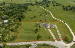 1506 Harwood Road, Luling, TX 78648
