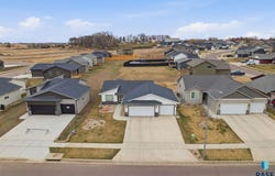 6814 W 5th St, Sioux Falls, SD 57107