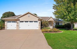 W2562 FONTANA Way, APPLETON, WI 54915