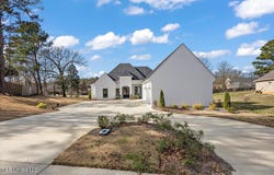 111 Grand Oak Boulevard, Clinton, MS 39056