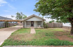 307 W Spruce St, Lockney, TX 79241