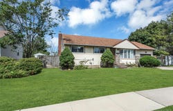 581 Plainview Road, Plainview, NY 11803