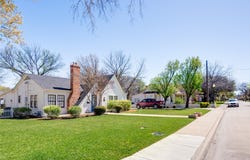 837 E Wall Street, Grapevine, TX 76051