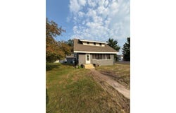 121 N River St, Spooner, WI 54801