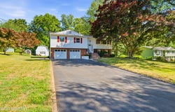11 Highview Circle, Middletown, NJ 07748