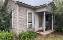 101 E Commerce Street, Gustine, TX 76455