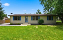 10715 E SR 8 Road, Knox, IN 46534