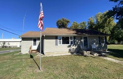 108 E Piper Street, Bluffs, IL 62621
