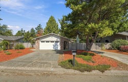 2265 24TH St, Florence, OR 97439