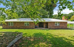 711 W Lanark, Queen City, TX 75572