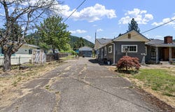 402 N D St, Lowell, OR 97452