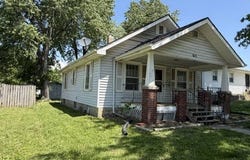 613 E 6th St, Cameron, MO 64429