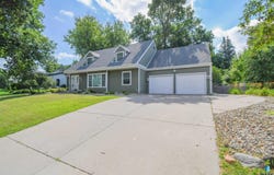 1705 E Edgewood Rd, Sioux Falls, SD 57103-4536