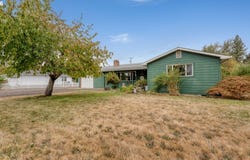 880 HILLVIEW Dr, Lebanon, OR 97355