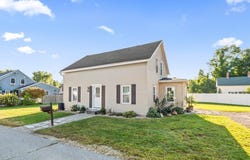 23 Snell St, Sturbridge, MA 01518
