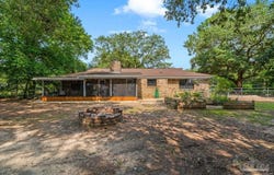 6020 Oakwood Dr, Milton, FL 32570
