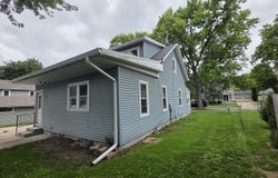 29 S Locust St, Oconomowoc, WI 53066