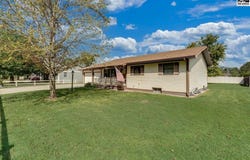 102 Robert St, Hutchinson, KS 67502