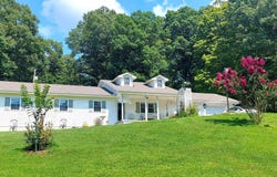 6613 Back Valley Rd, Lindside, WV 24951