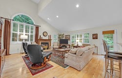 120 Colonial Dr, Sturbridge, MA 01566