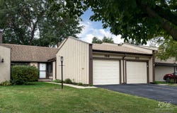 166 Cascade Drive, Indian Head Park, IL 60525