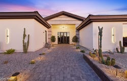 7130 E SADDLEBACK Street 11, Mesa, AZ 85207