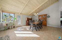 600 S 3rd St, Beresford, SD 57004