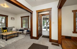 945 Dewey Avenue, Ann Arbor, MI 48104