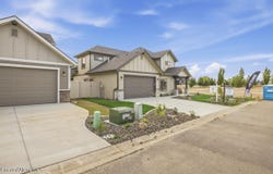 8533 N Avalanche Ln, Hayden, ID 83835