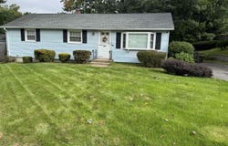 21 Woodfield Street, Nashua, NH 03062