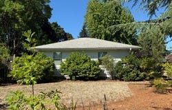 2444 LARIAT MEADOWS Dr, Eugene, OR 97401