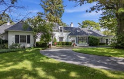 7861 N Regent Ct, Fox Point, WI 53217