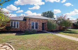 1910 Middle Glen Drive, Carrollton, TX 75007