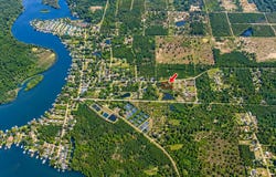 570 River Hill Dr, Welaka, FL 32193