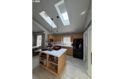 136 3RD Ave, Seaside, OR 97138