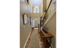 545 E 18TH St, LaCenter, WA 98629
