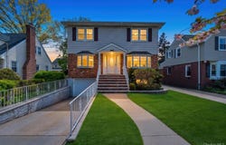 100 E Melrose Street, Valley Stream, NY 11580