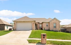 586 Crepe Myrtle, Cabot, AR 72023