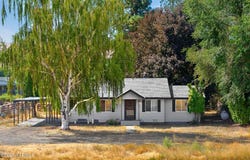 8202 Ahtanum Rd, Yakima, WA 98903