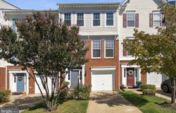 8112 RAINWATER Circle, MANASSAS, VA 20111