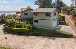1389 BAYVIEW Ave, NorthBend, OR 97459