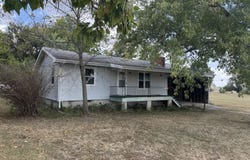 18533 Maple Street, Preston, MO 65732