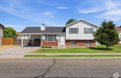 3799 FOXGLEN Dr, Roy, UT 84067