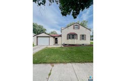 503 E Dodge St, Luverne, MN 56156