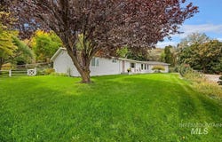 598 N Gray, King Hill, ID 83633