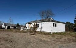 15 West Street, Benton, ME 04901