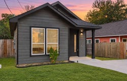 738 Chihuahua St, Lockhart, TX 78644