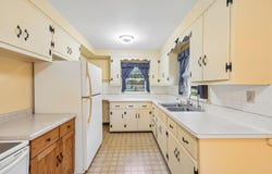 N68W29376 Hartling Rd, Hartland, WI 53029