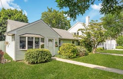 6 Island Street, Plainview, NY 11803