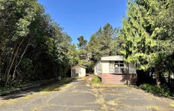 1600 RHODODENDRON Dr, Florence, OR 97439